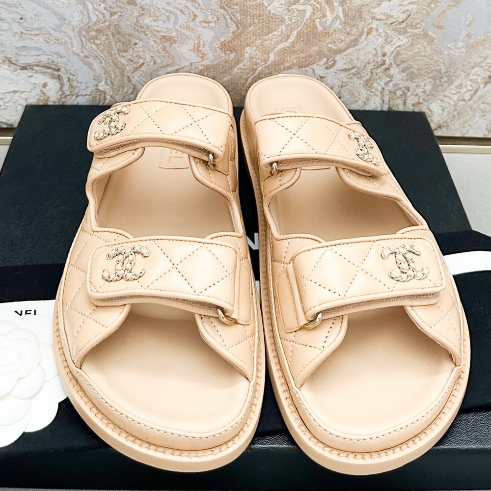 New! Lambskin Quilted Velcro Dad Chain CC Slide Sandals - Picture 4 of 12